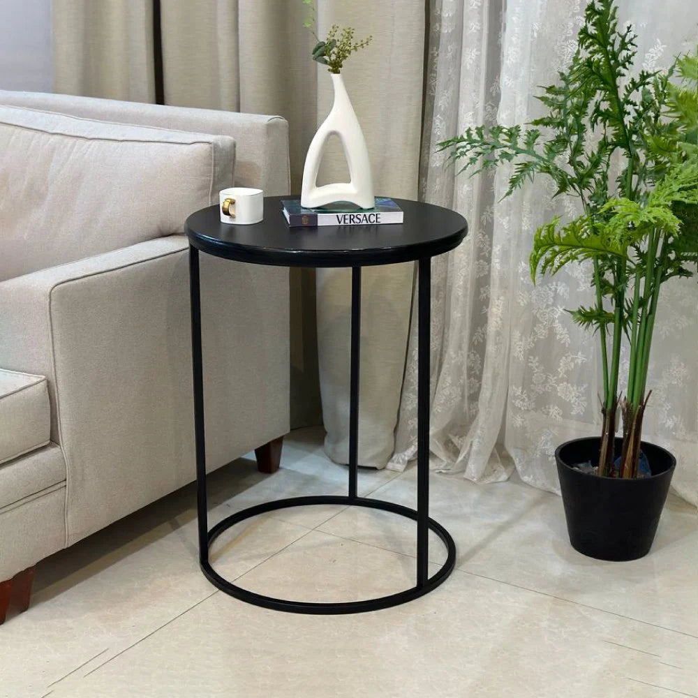طاولة جانبية ذات تصميم عصري