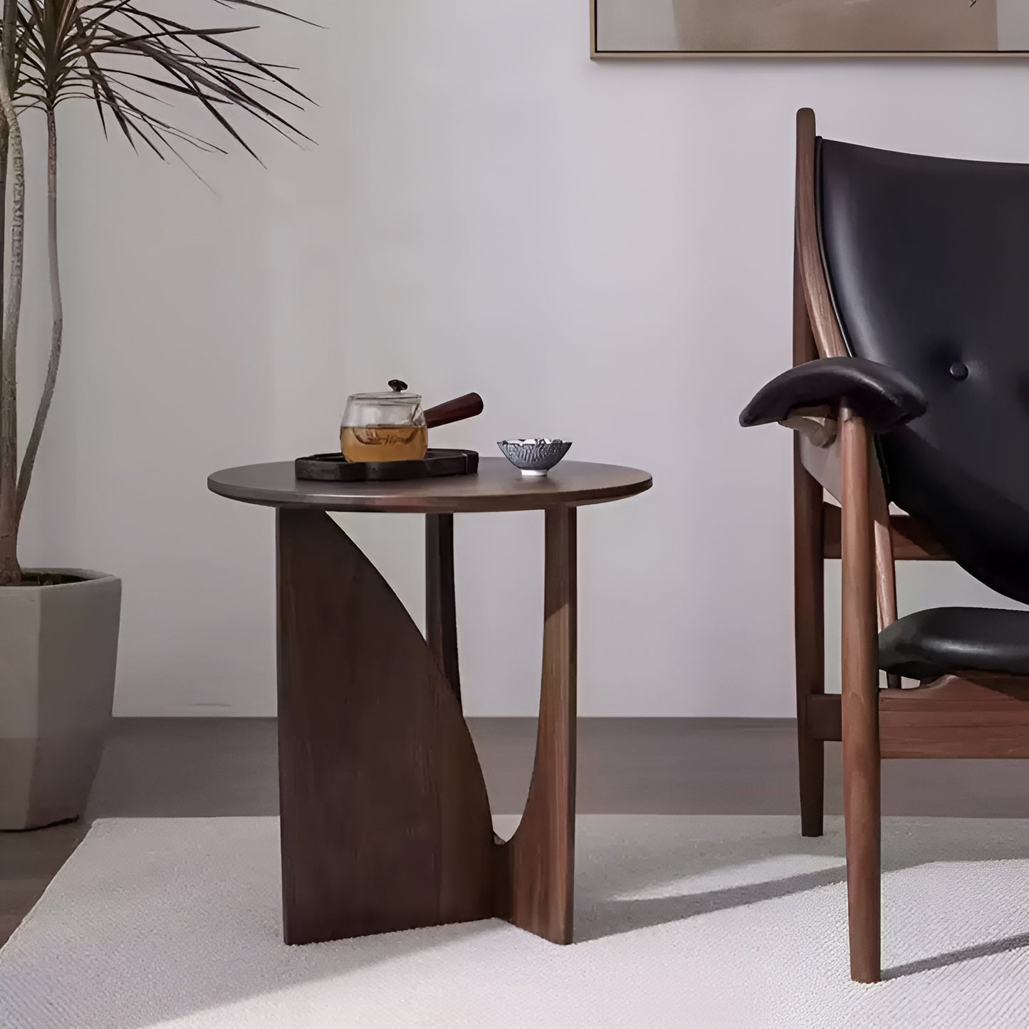 طاولة جانبية مبتكرة التصميم