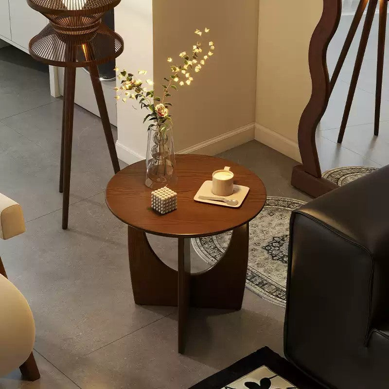 طاولة جانبية مبتكرة التصميم