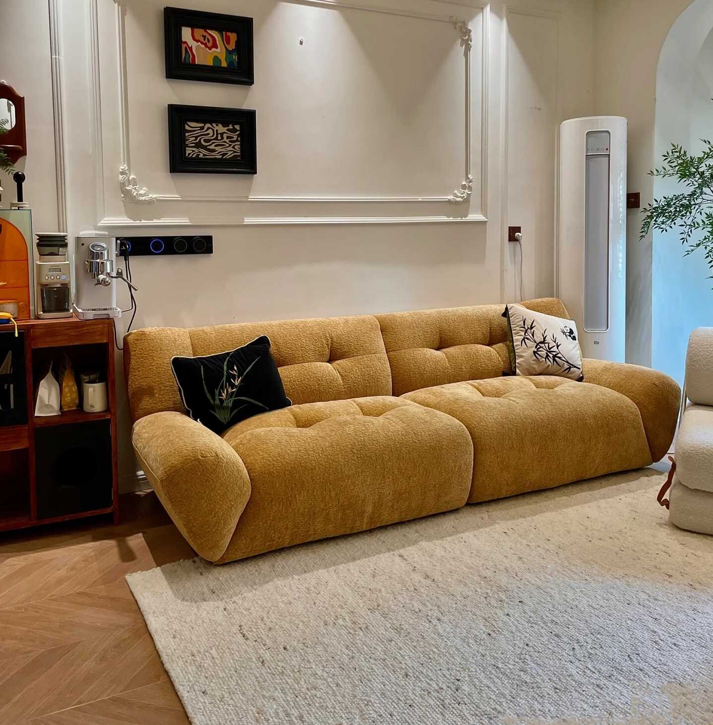 كنبة بتصميم مودرن إنسيابي