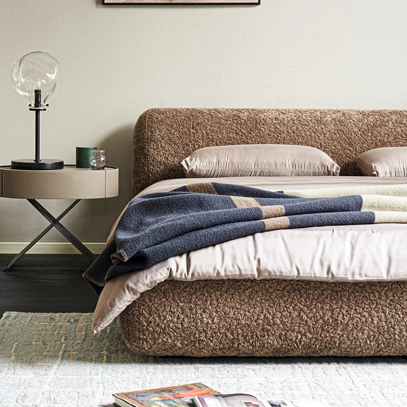 سرير بتصميم فرنسي حديث