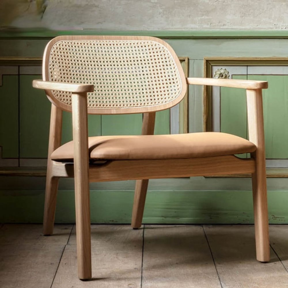 كرسي بذراعين خشبي و ضهر راتان