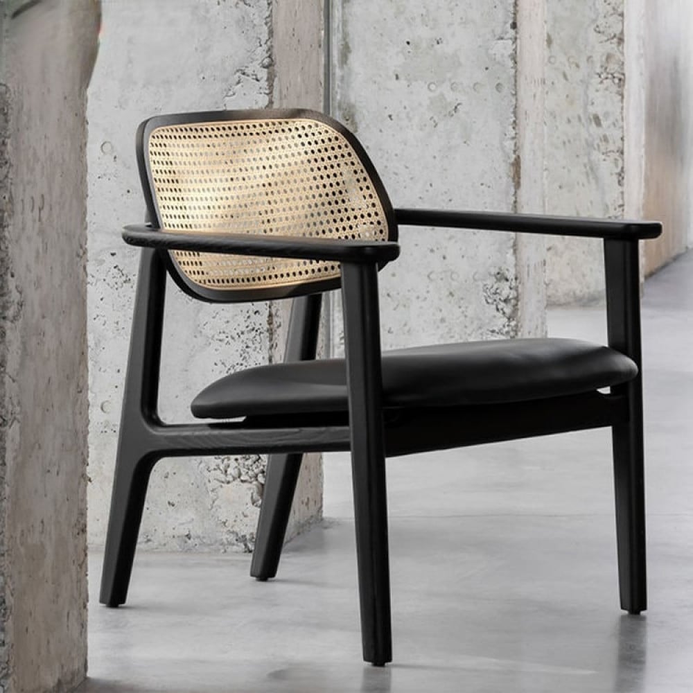 كرسي بذراعين خشبي و ضهر راتان