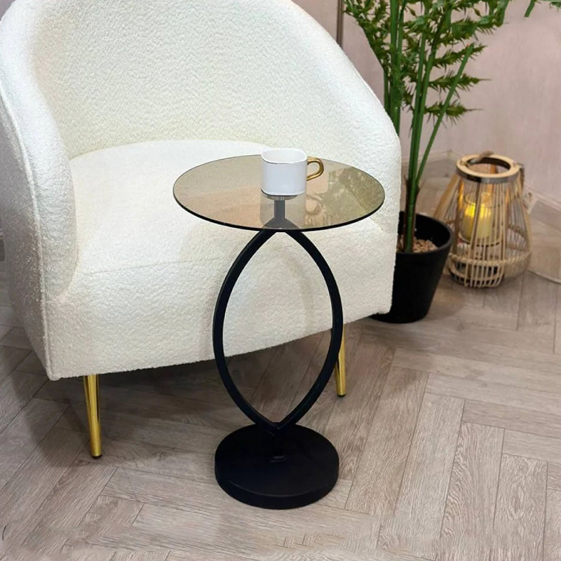 طاولة جانبية فريدة