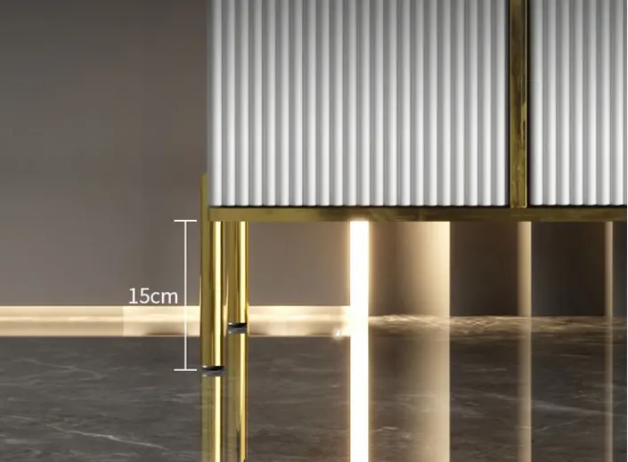 خزينة احذية معاصرة بلمسات ذهبية