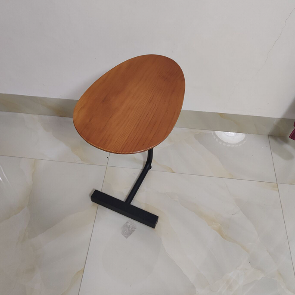 طاولة جانبية بشكل حديث