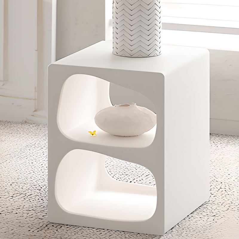 طاولة جانبية ذات طابع حديث