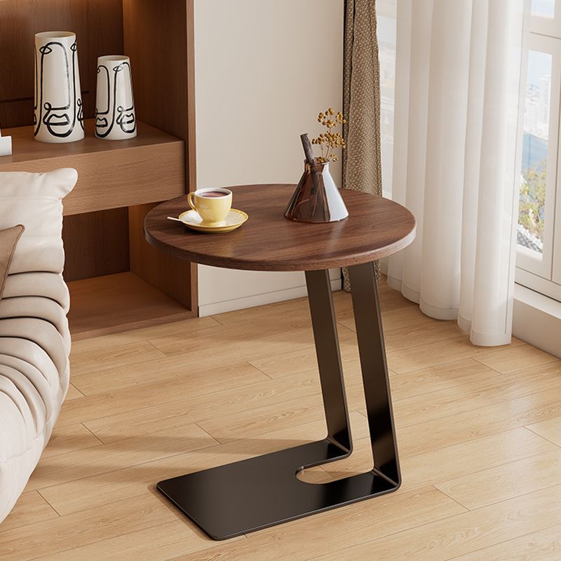 طاولة جانبية بتصميم سمارت