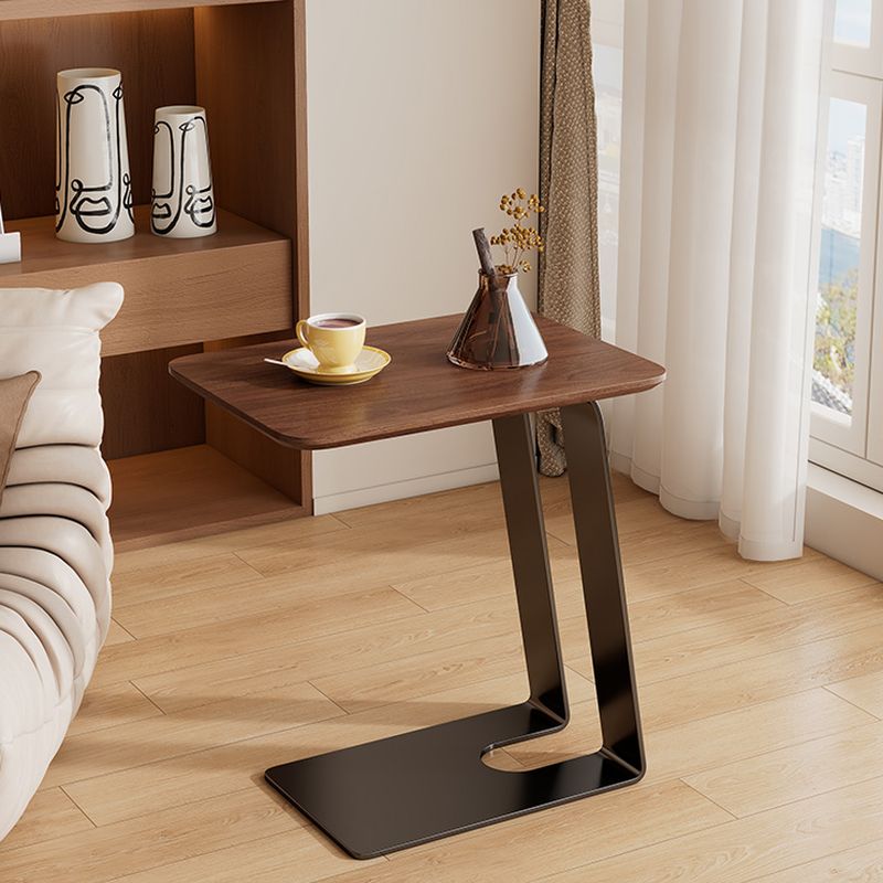 طاولة جانبية بتصميم سمارت