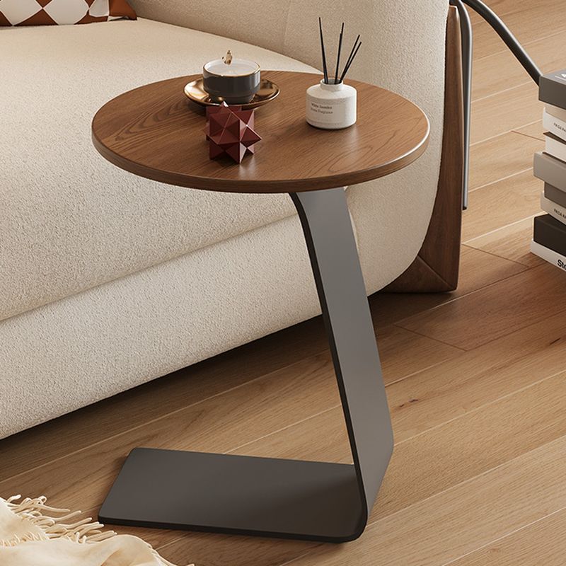 طاولة جانبية بتصميم إيطالي