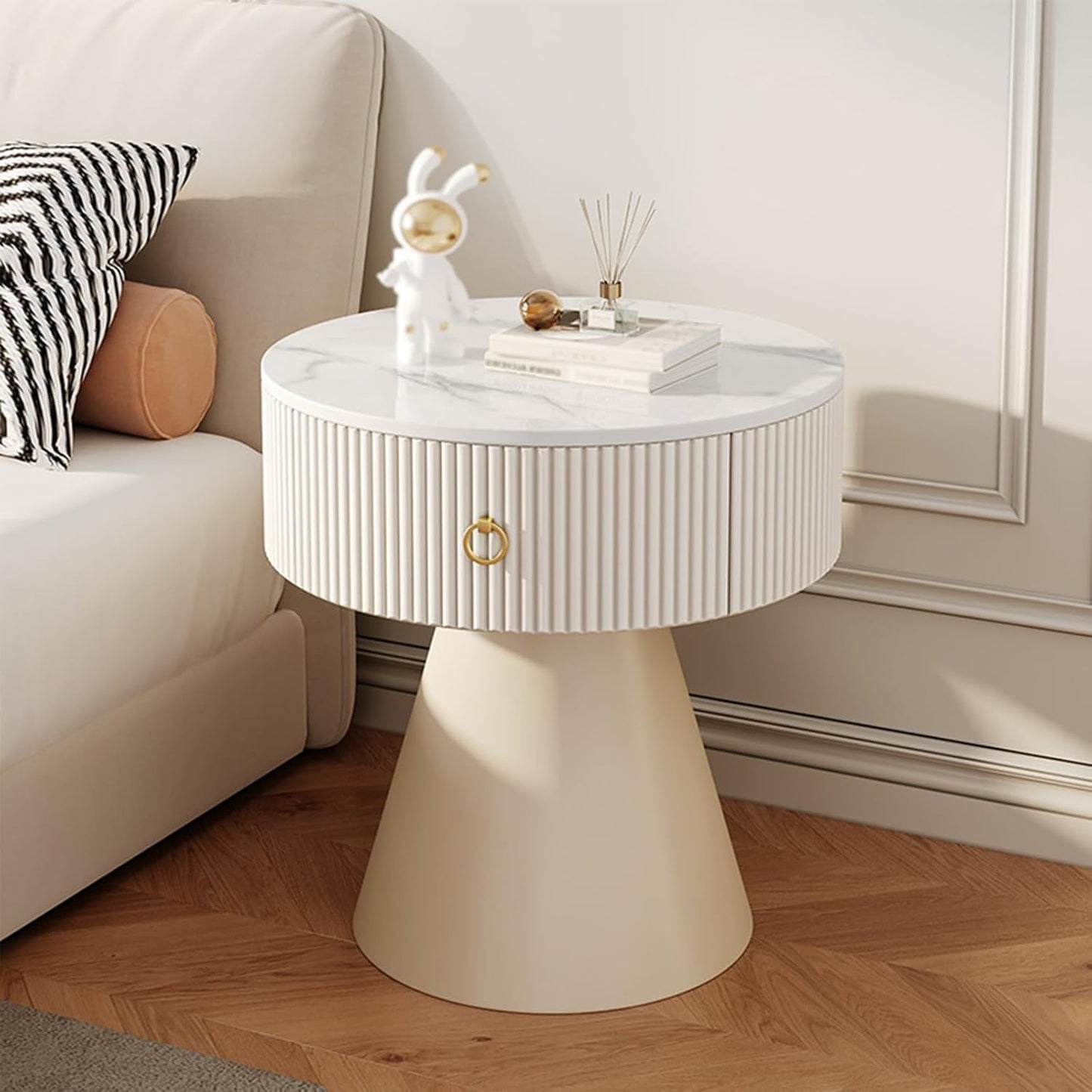 كومود إيلا بلمسة فاخرة