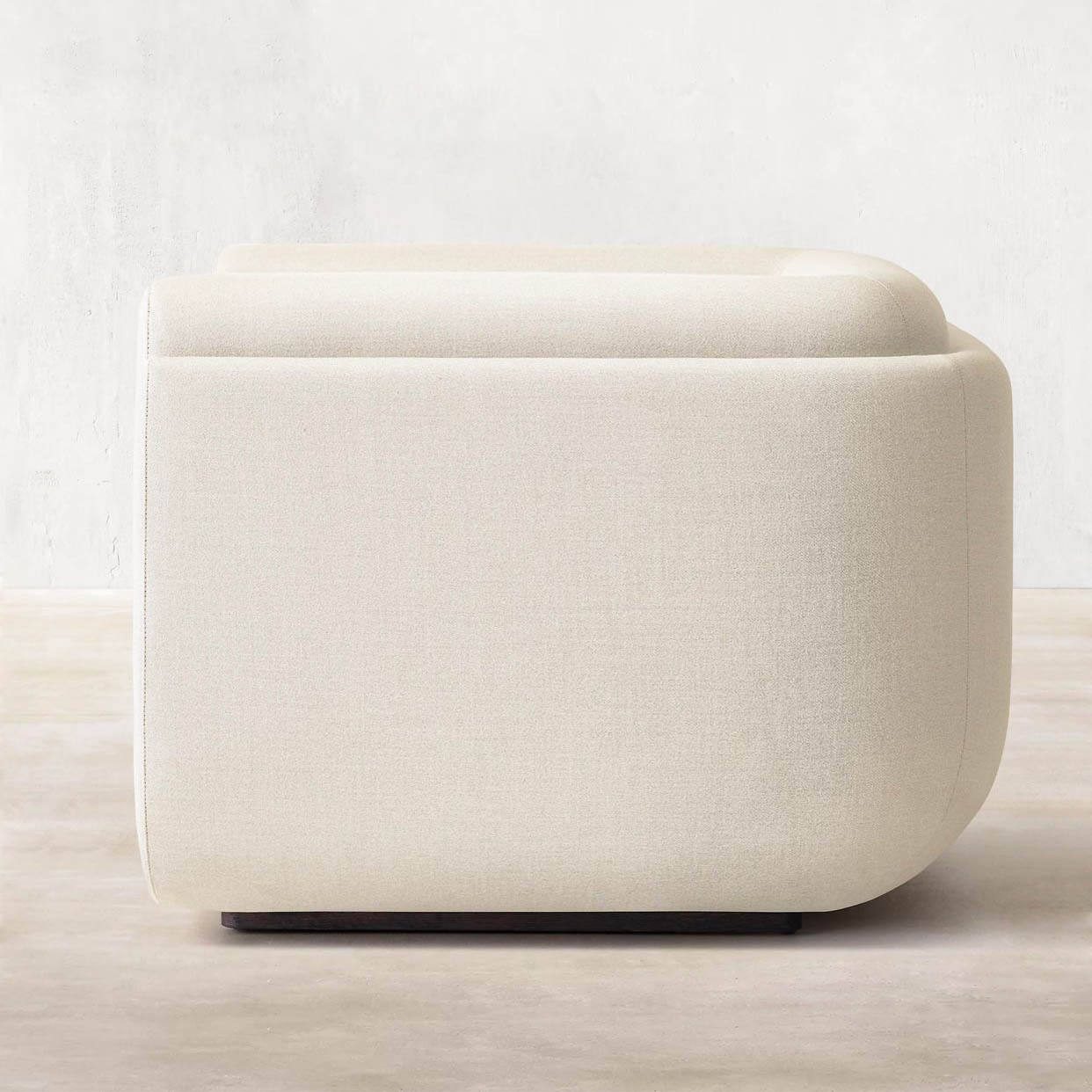 كنبة كريمي مميزة